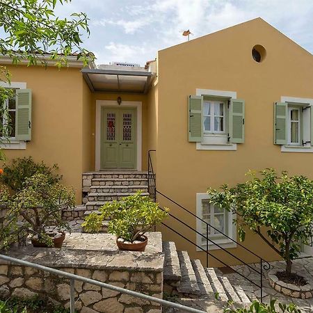 Yellow House Ithaca 바티 외부 사진